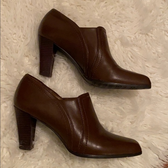 Franco Sarto Shoes - Franco Sarto - Women’s size 7.5 M Brown Booties
